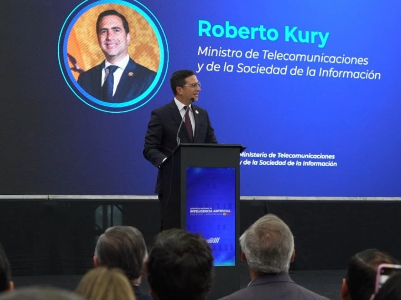 Ecuador impulsa estrategia para incorporar inteligencia artificial en el sector público