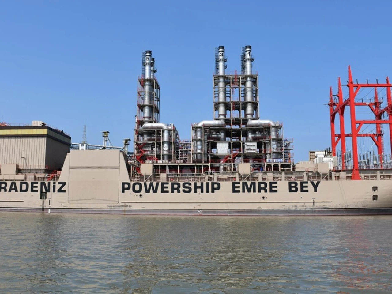 Las pruebas de generación eléctrica en la barcaza EMRE BEY iniciaron 