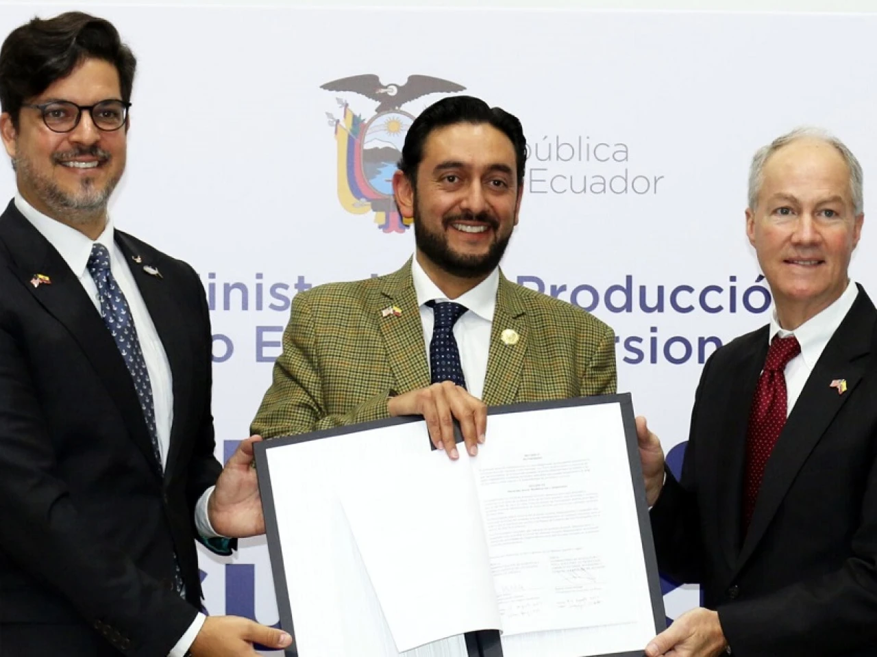 Ministerio de Producción suscribió acuerdo con la FDA