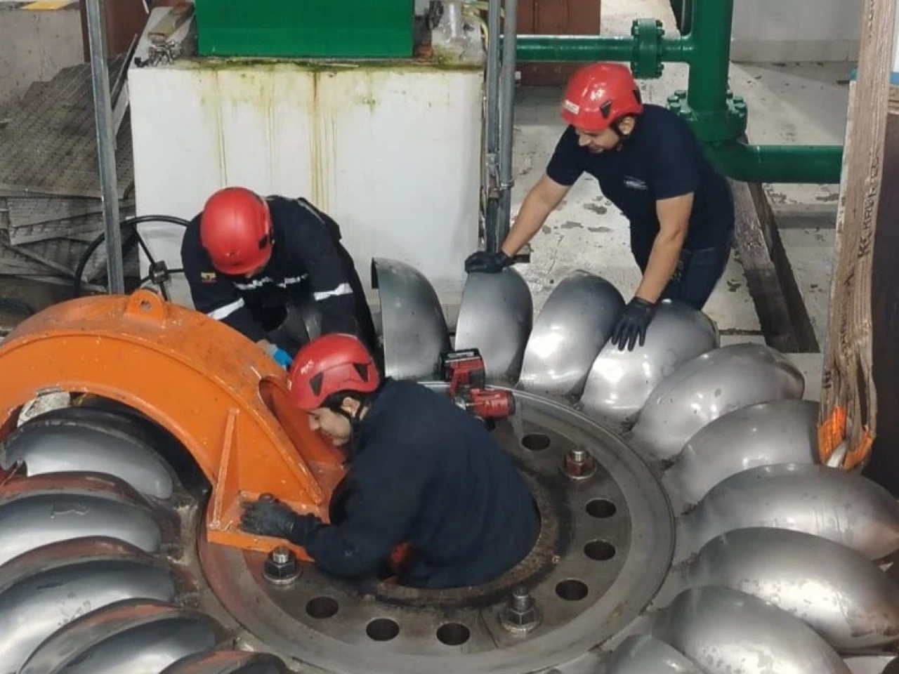 Central hidroeléctrica Delsitanisagua retoma operación total tras mantenimiento técnico