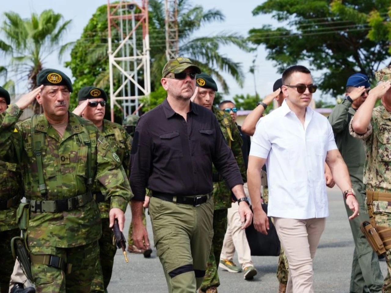 Noboa abre posibilidad de una base militar europea en Ecuador