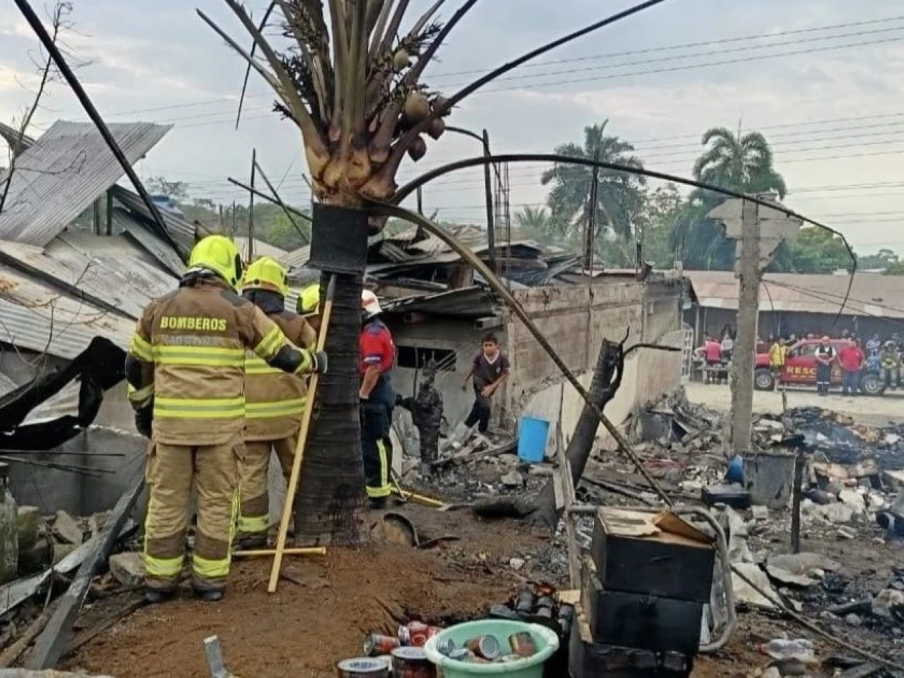 Incendio afectó centro comercial en Taisha 