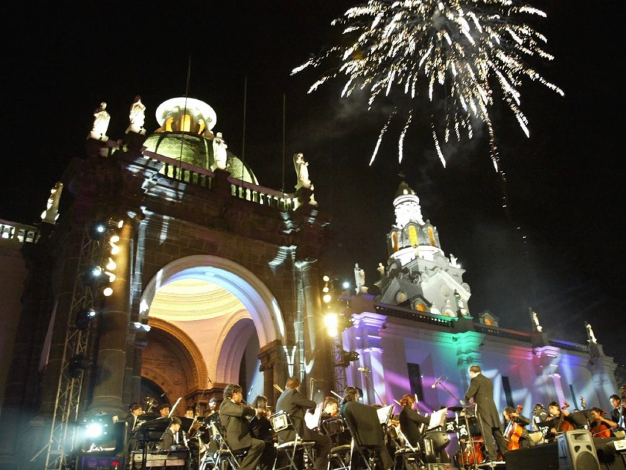 Quito recibirá a miles de visitantes con su Festival ‘Luz de América’