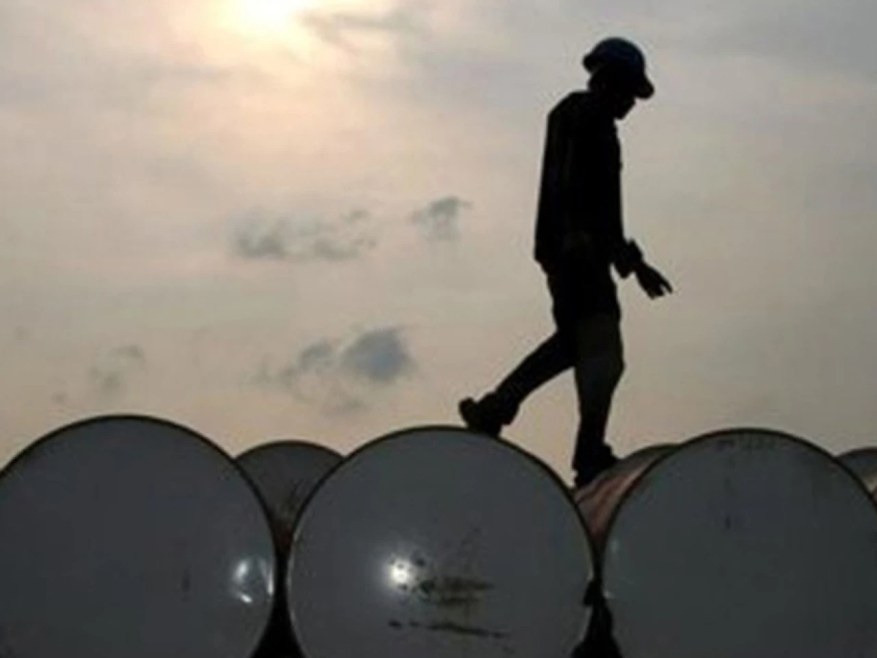 El petróleo WTI, referente de Ecuador, bajó a $ 77,95 el barril