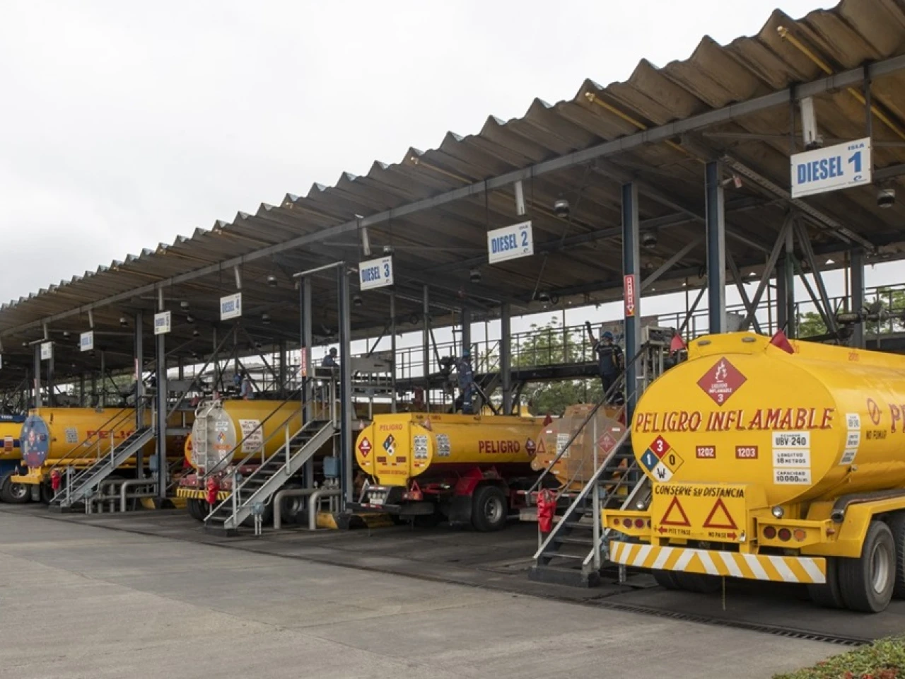 Petroecuador desmiente rumores sobre desabastecimiento de combustibles