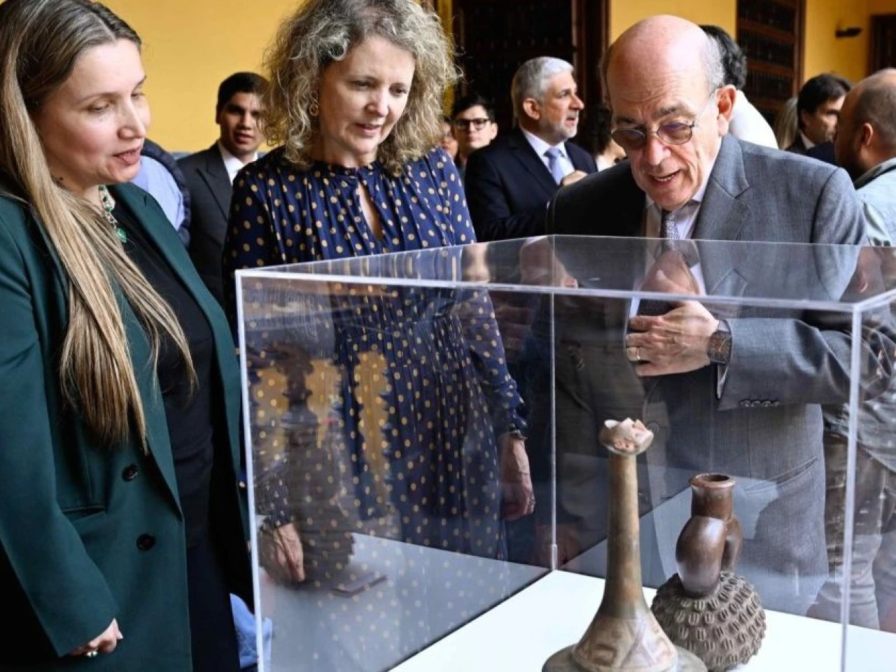 Perú recibe 347 piezas arqueológicas repatriadas desde Estados Unidos
