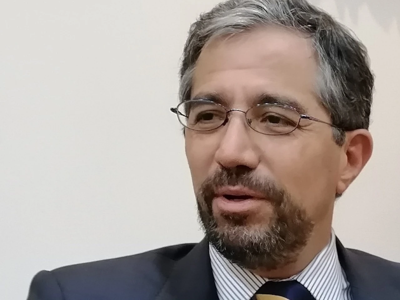 El Gobierno cambia a su canciller y designa a Juan Carlos Holguín