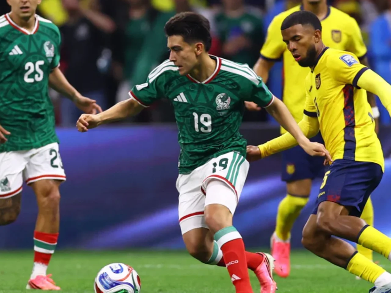 Ecuador se despide del Mundial 2026 tras caer 2-0 ante México en el Azteca