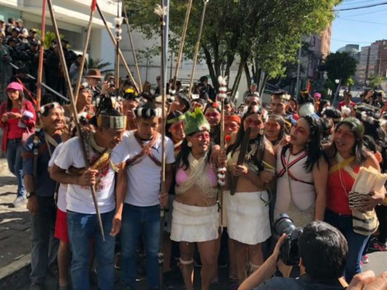 Indígenas Waorani y Cofán exigen consulta previa a proyectos extractivistas