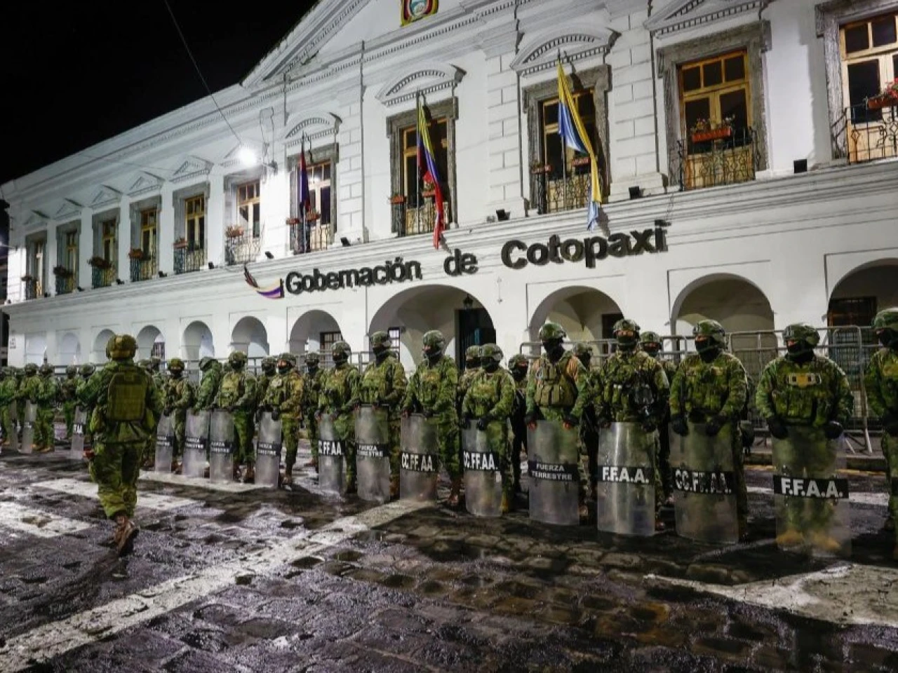 Latacunga, sede temporal de Gobierno, se militariza