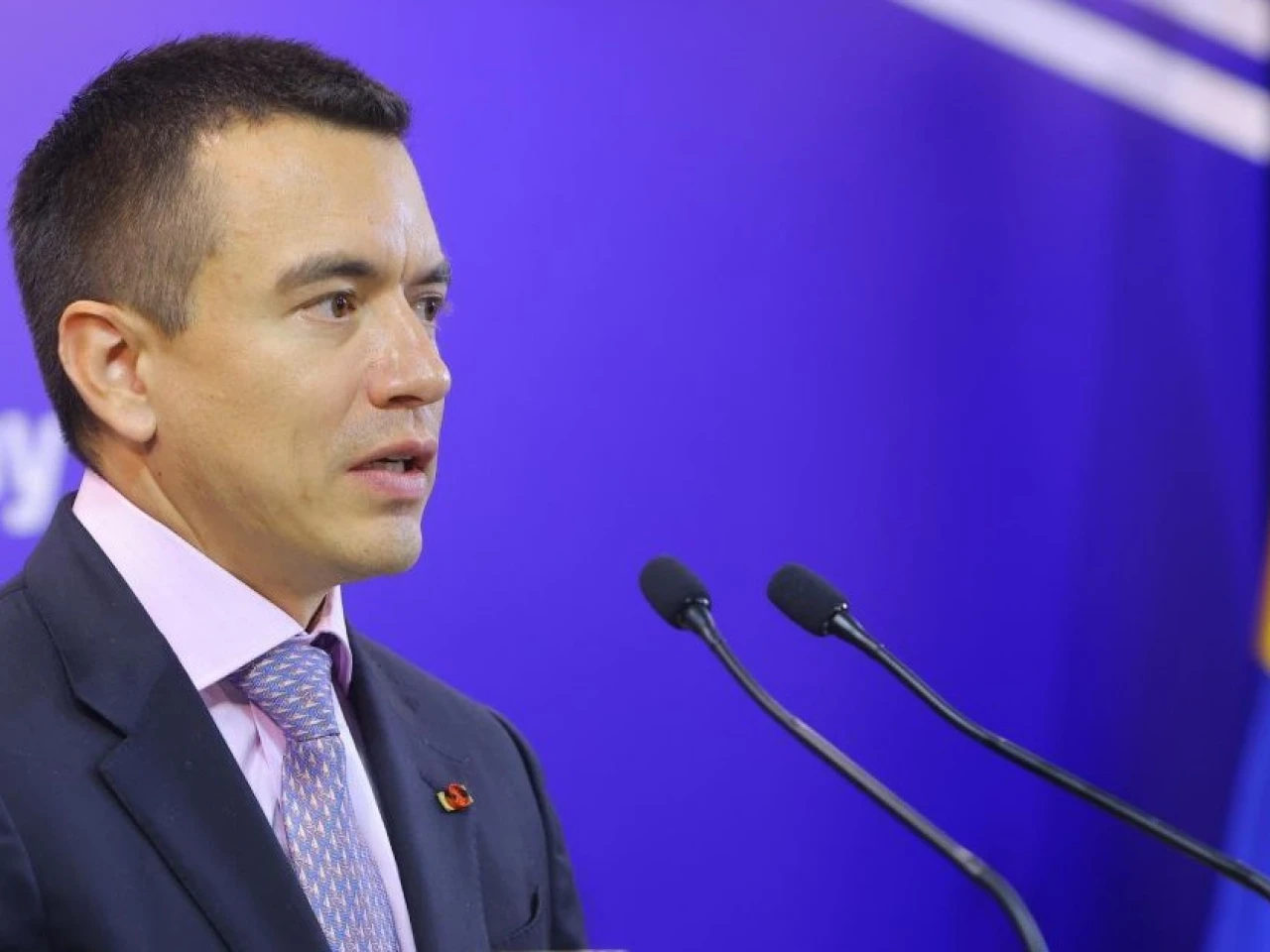 Noboa viajará otra vez a EE.UU. luego del referéndum