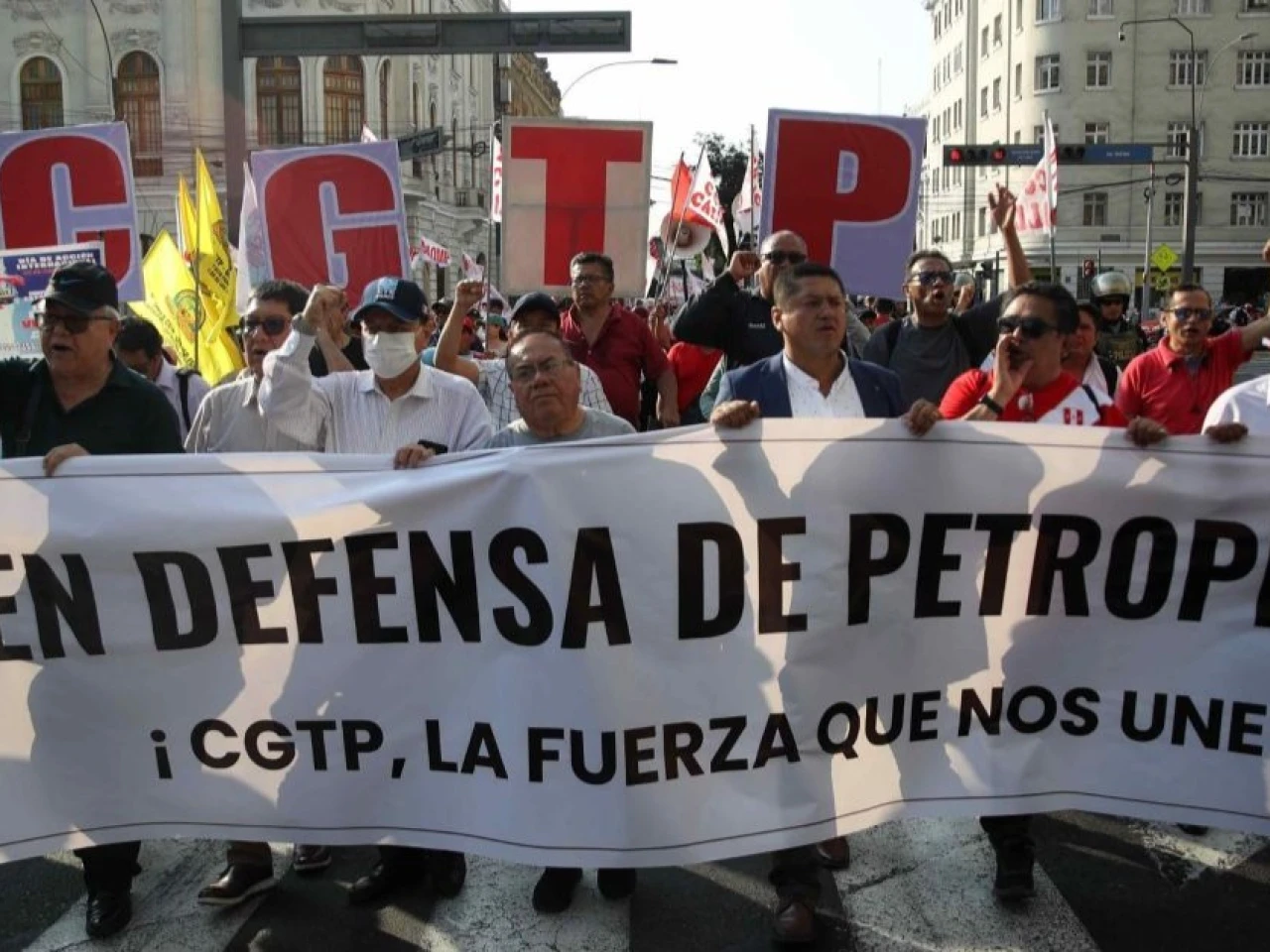 Trabajadores marcharon en Lima para exigir que se derogue la privatización de Petroperú