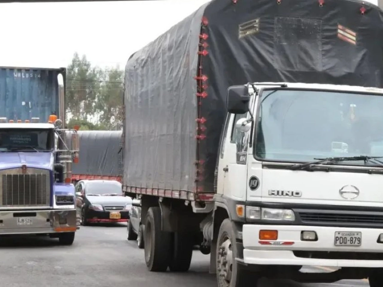 Transportistas colombianos convocan paro por aranceles en la frontera con Ecuador