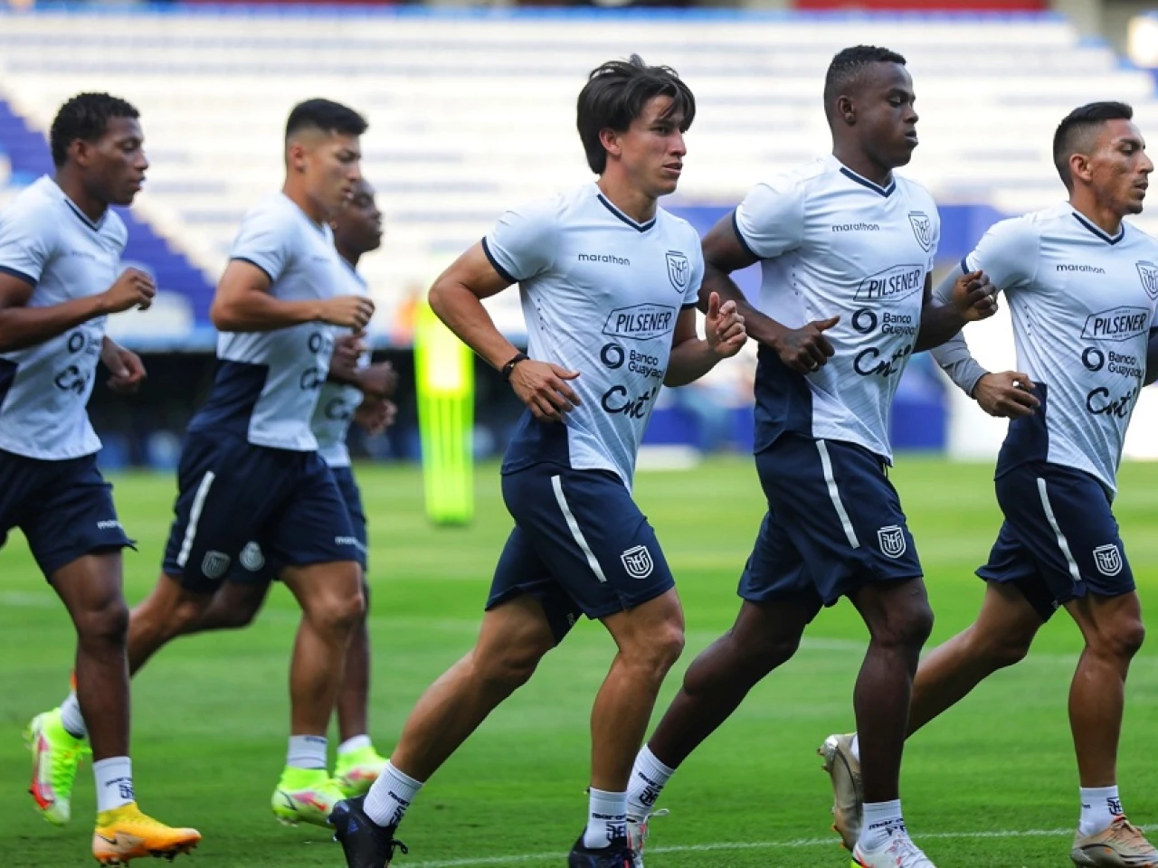 Ecuador alista su equipo para decisivo partido ante Bolivia
