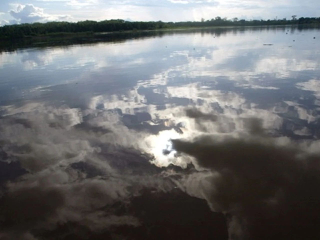 Derrame de petróleo en la Amazonía peruana afectó la calidad del agua, según evaluación oficial