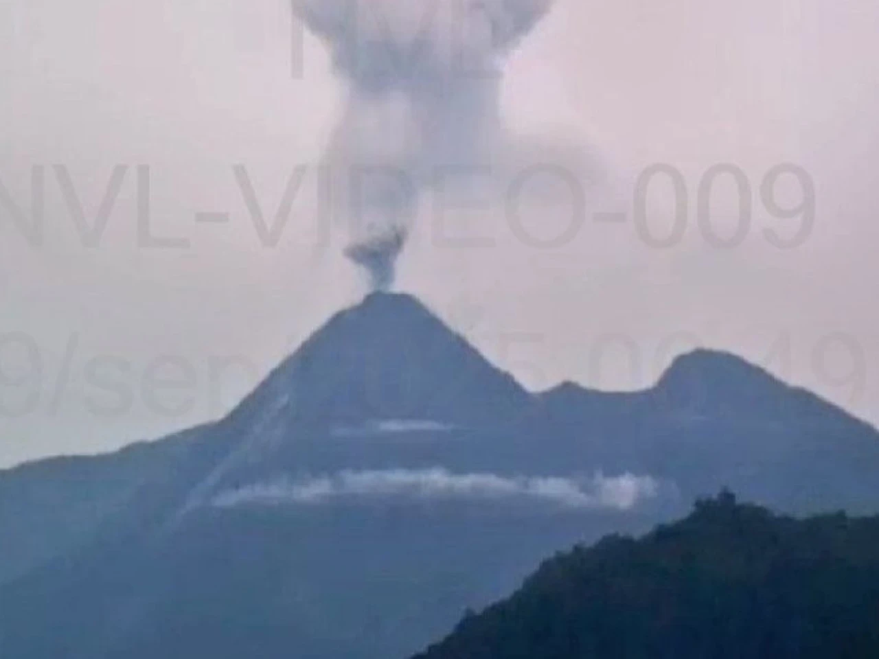 El Reventador expulsó material piroclástico