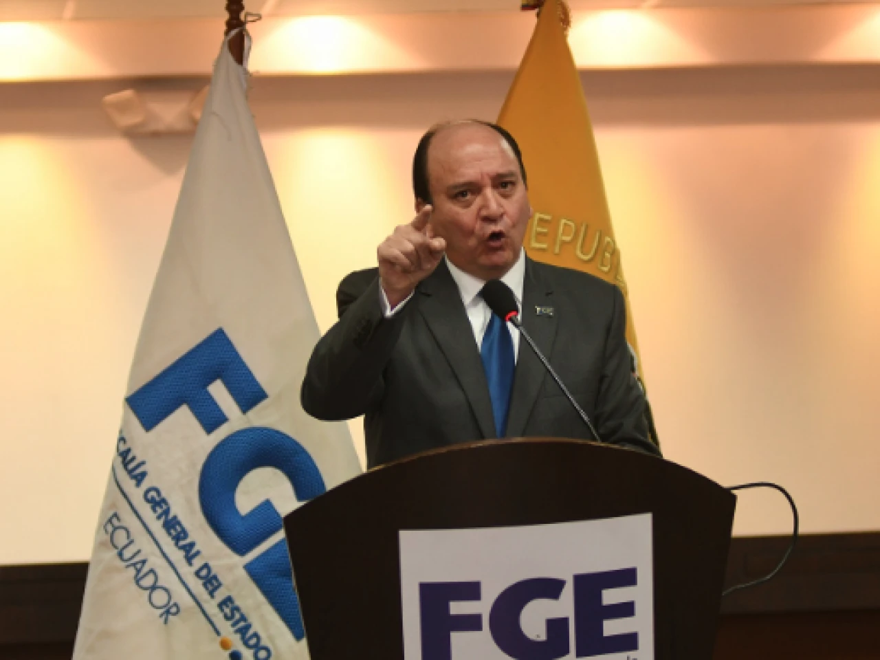 El cartel de los sapos en versión correísta