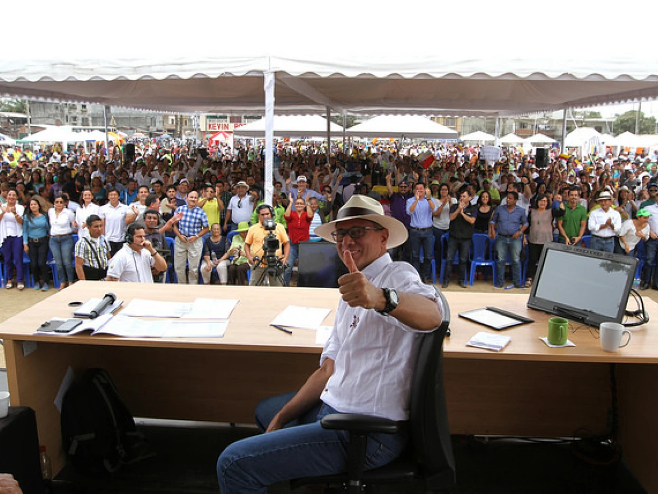 Jorge Glas viola la ley y pide respeto por un carajo