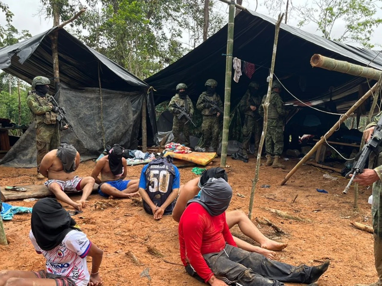 Orellana: El Ejército abatió a un sujeto en operación contra la minería ilegal