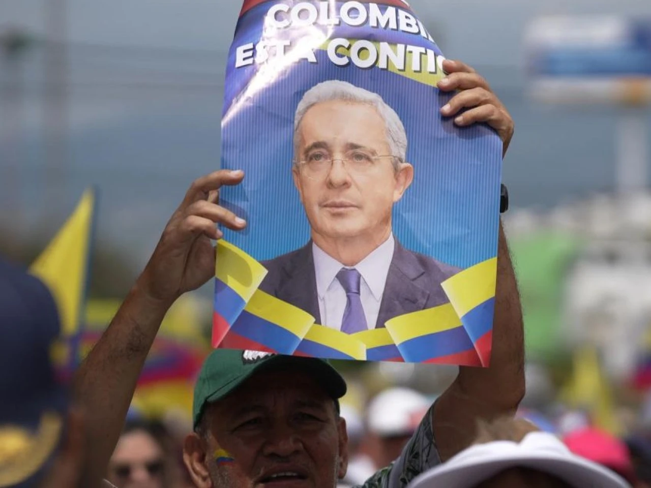 Colombia: Álvaro Uribe apeló su condena a 12 años de prisión domiciliaria