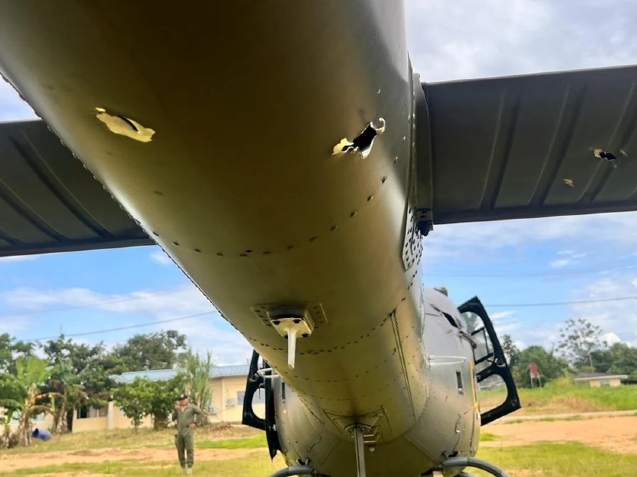 Helicóptero militar recibió 9 disparos en la frontera con Colombia