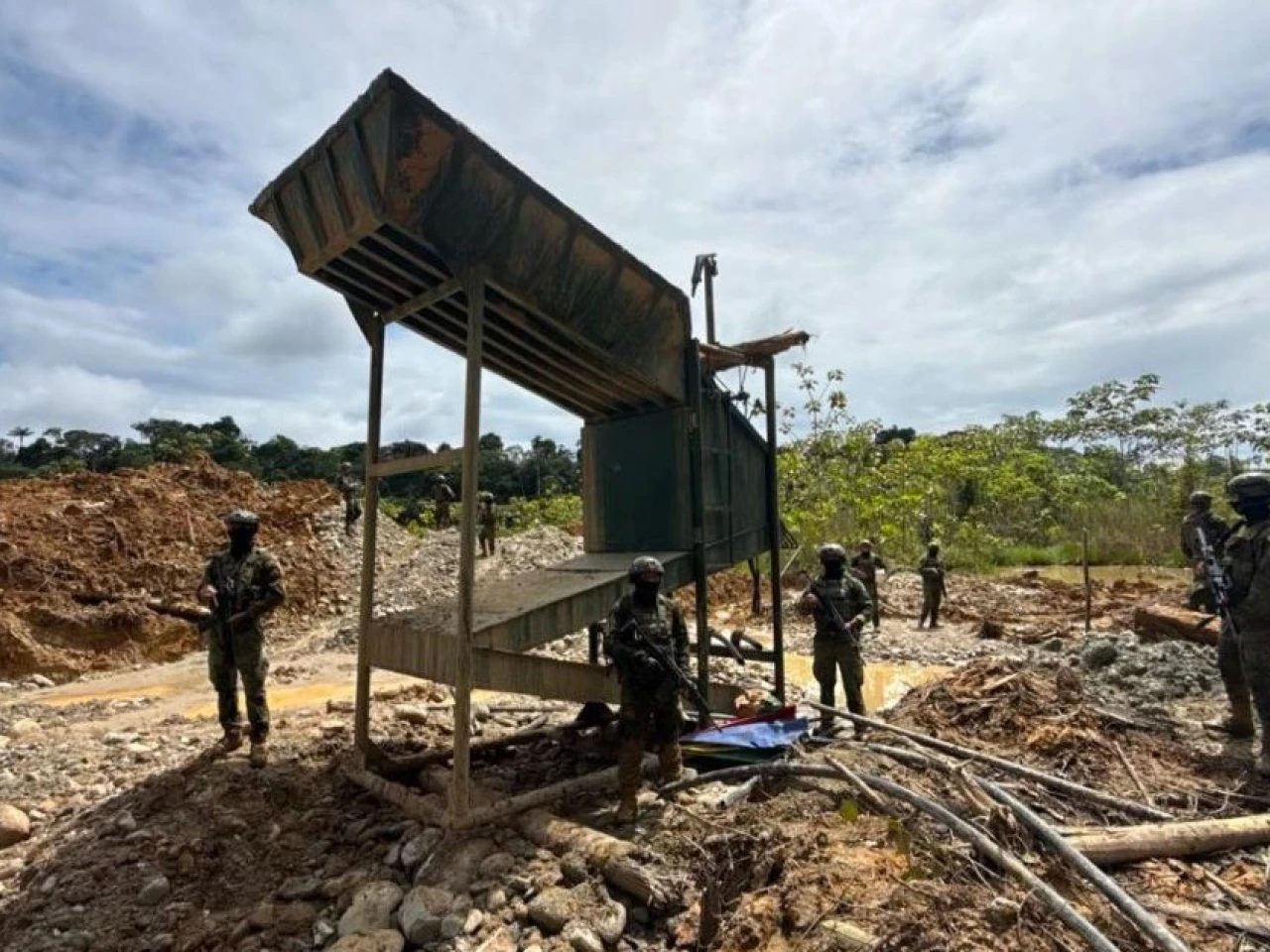 Minería ilegal ingresa a zona intangible del Yasuní con 16 frentes activos