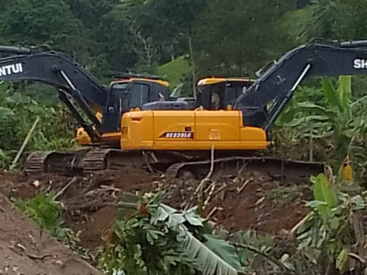 La minería ilegal está causando destrozos a lo largo del río Zamora