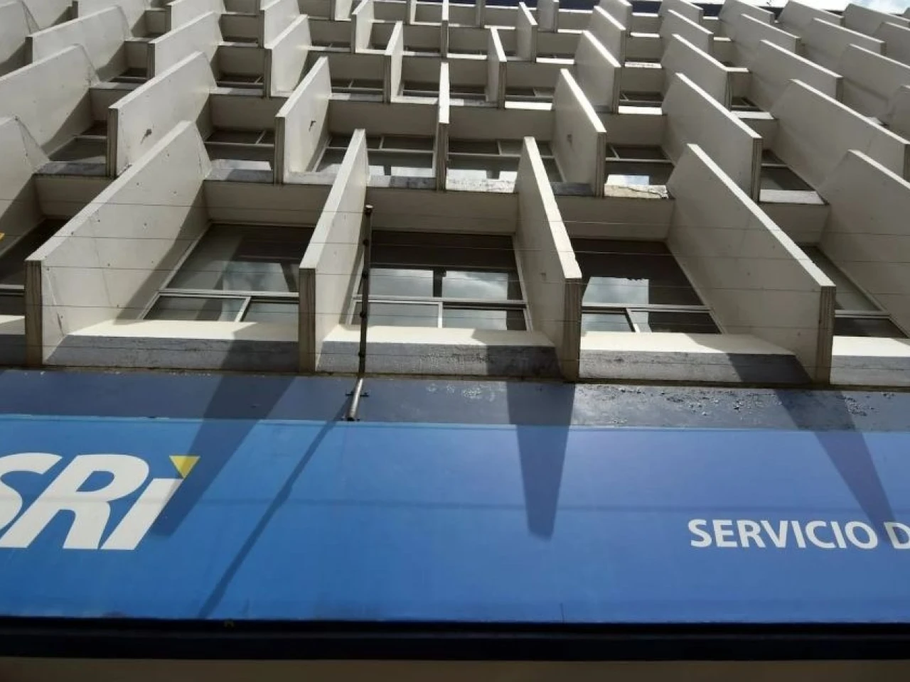 Nueva tabla del SRI eleva retenciones en servicios financieros y pagos a influencers