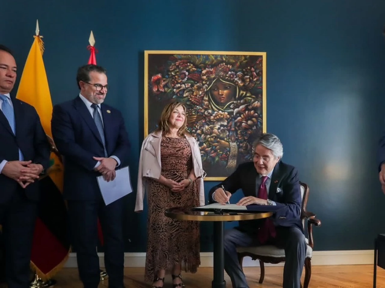El escritor nicaragüense Sergio Ramírez recibe en Madrid la nacionalidad ecuatoriana