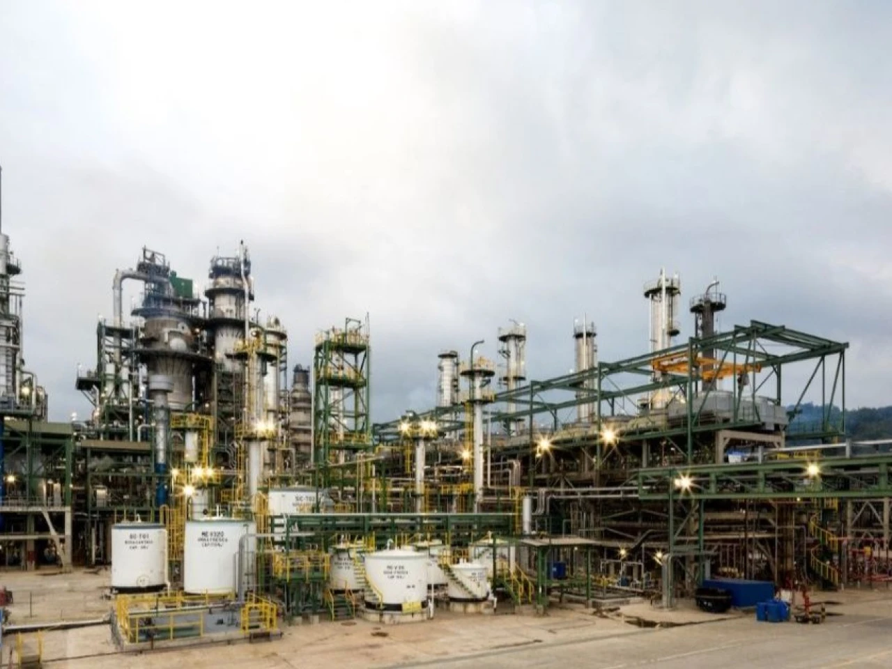 Refinería de Esmeraldas prevé recuperar producción total de combustibles en junio