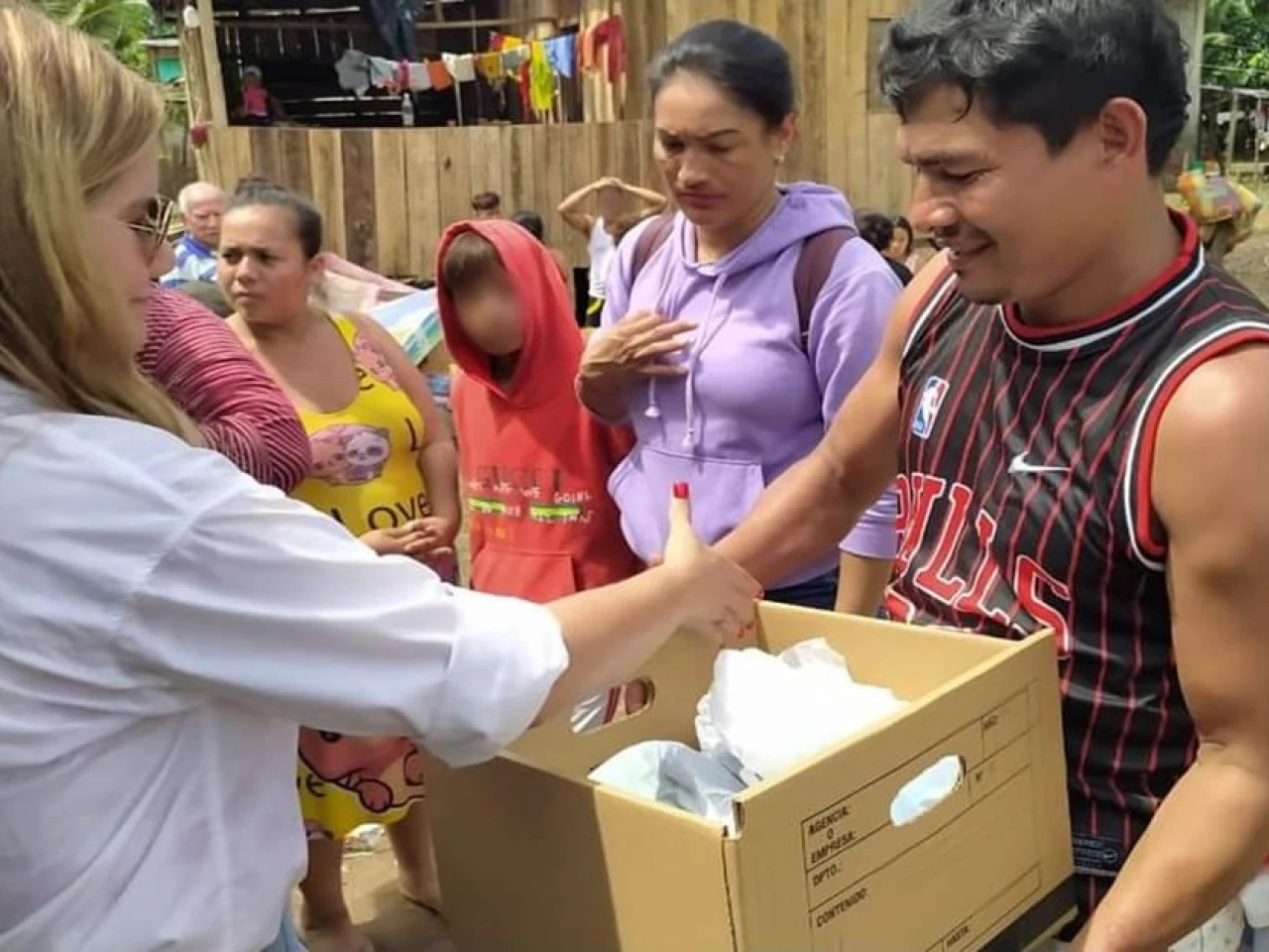 Afectados por las lluvias en Pedernales recibieron ayuda humanitaria
