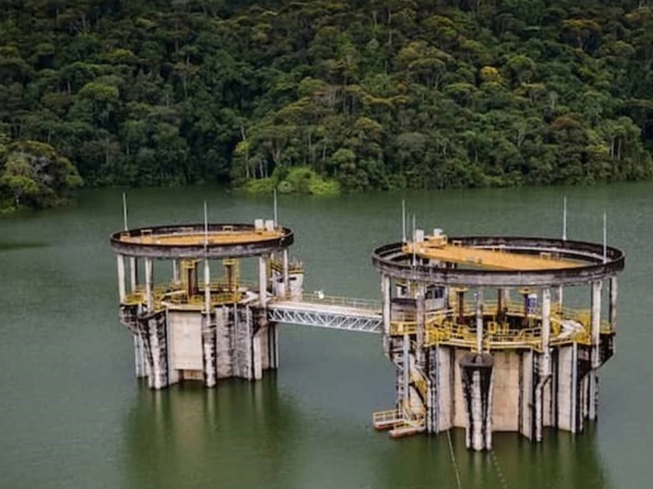 Colombia reanudará exportación de energía a Ecuador 