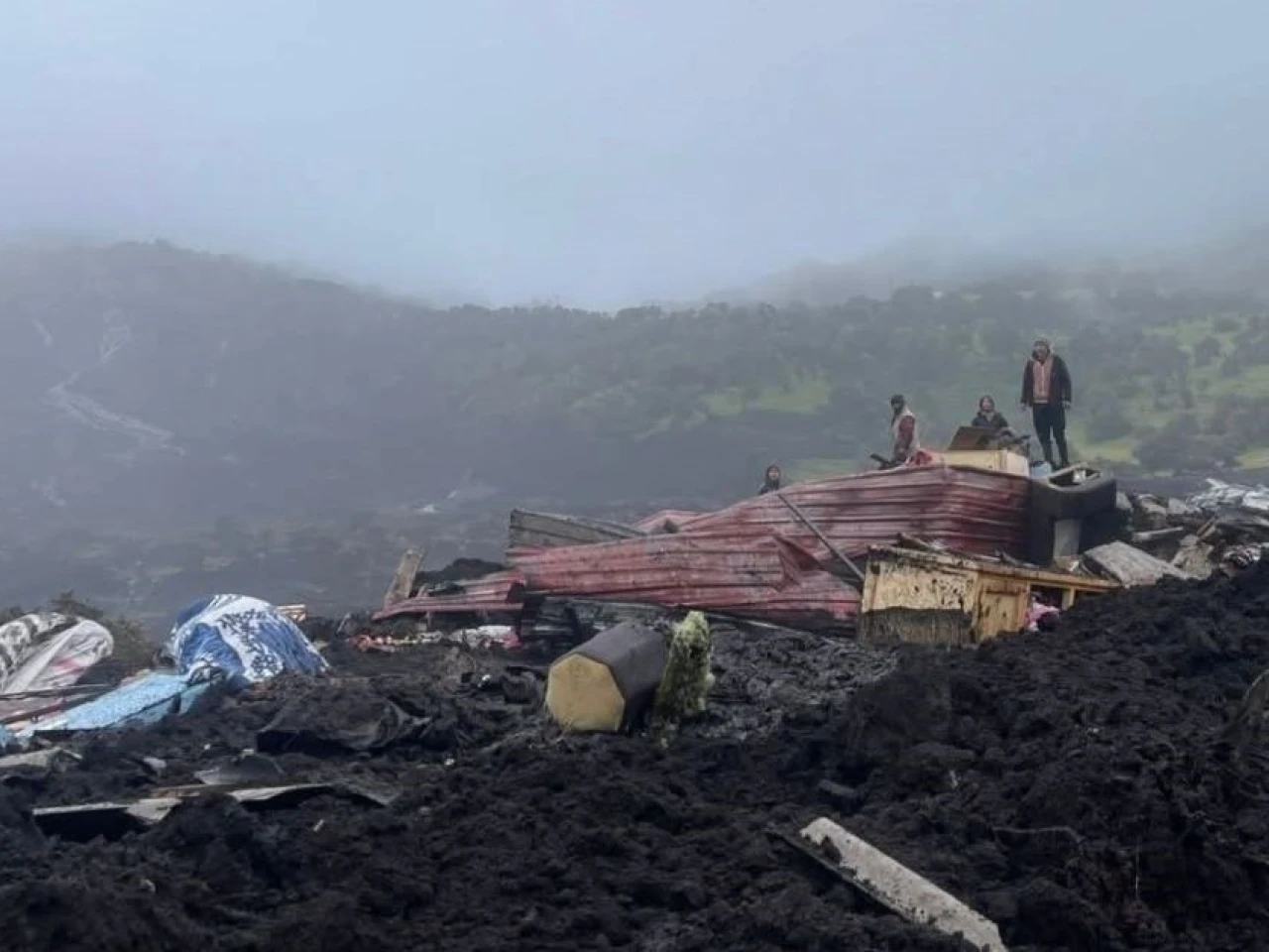 La Amazonía ecuatoriana sufre deslaves, socavones e inundaciones