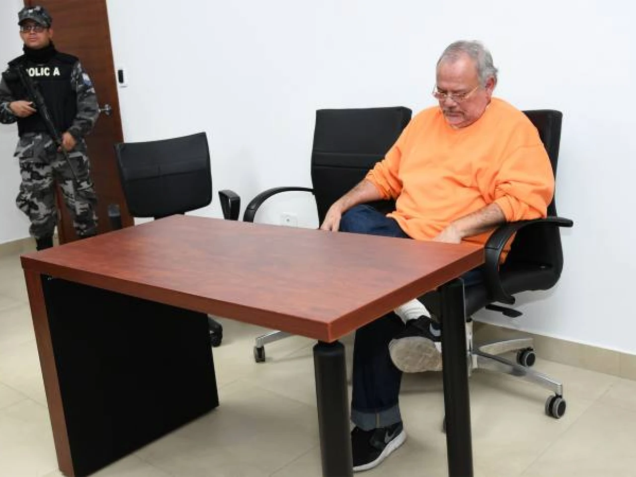 Carlos Pareja Yannuzzelli mantiene cooperación y once procesos más