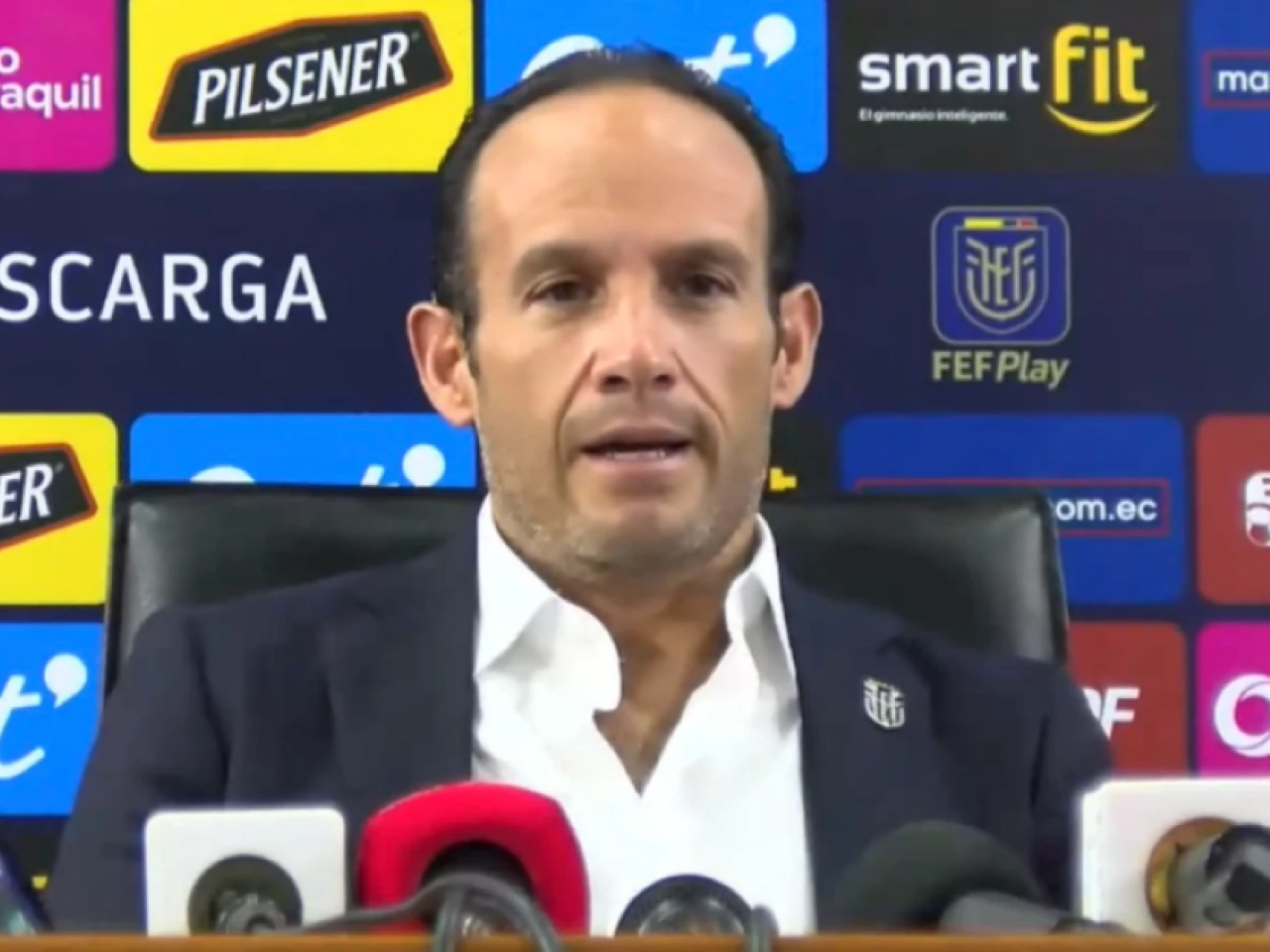 La FEF le pagará $ 2 millones a Gustavo Alfaro por su finiquito