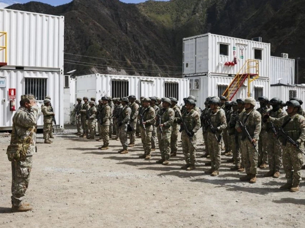 Perú: Más de 400 militares intervienen en operativo contra la minería ilegal
