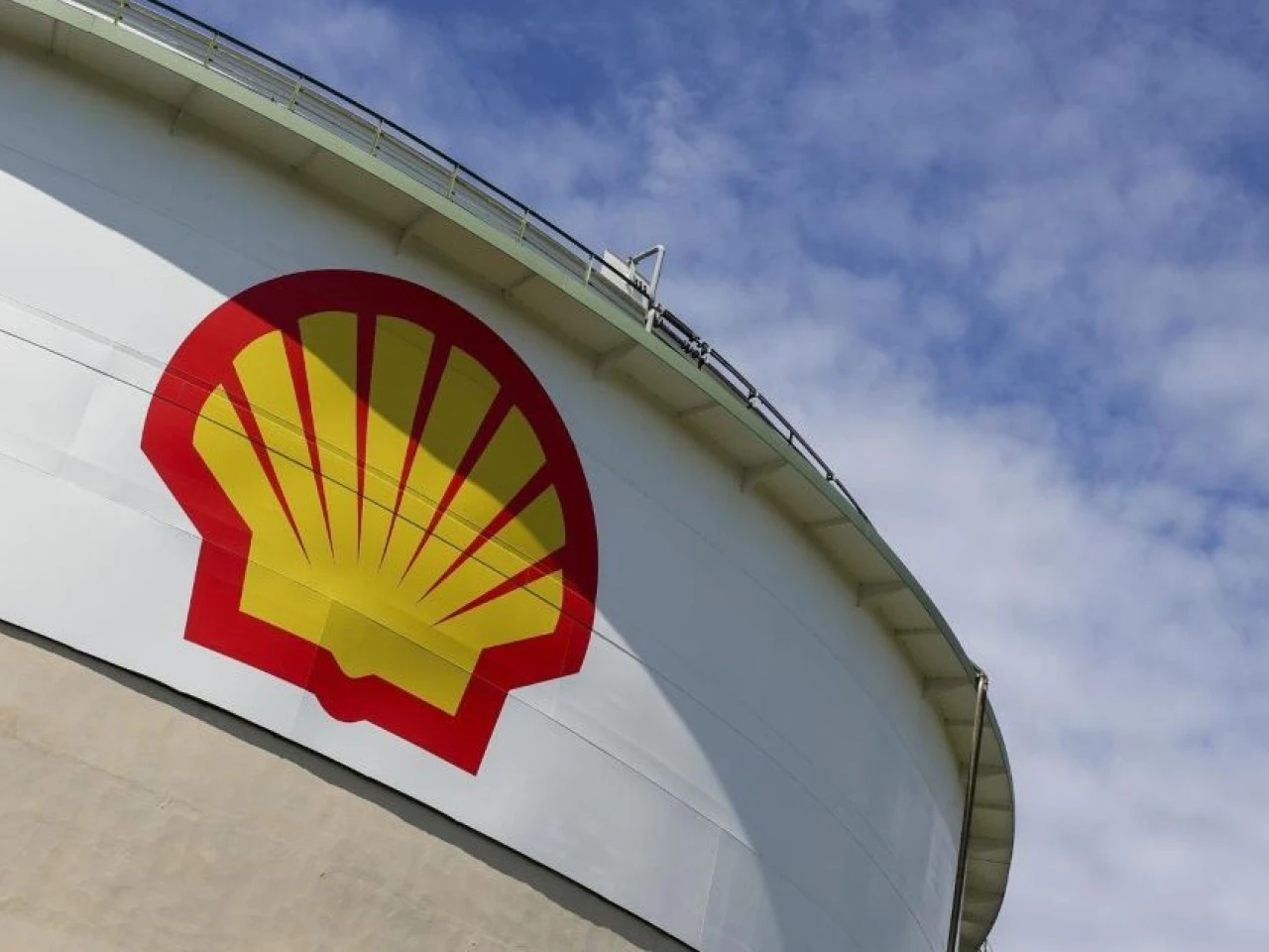 Shell negocia la compra de su rival BP, según The Wall Street Journal