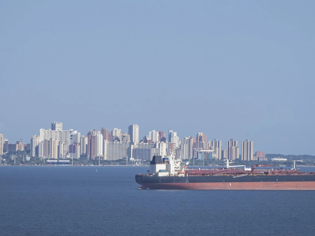 China acusa a EEUU de "violar el derecho internacional" por la incautación de petroleros