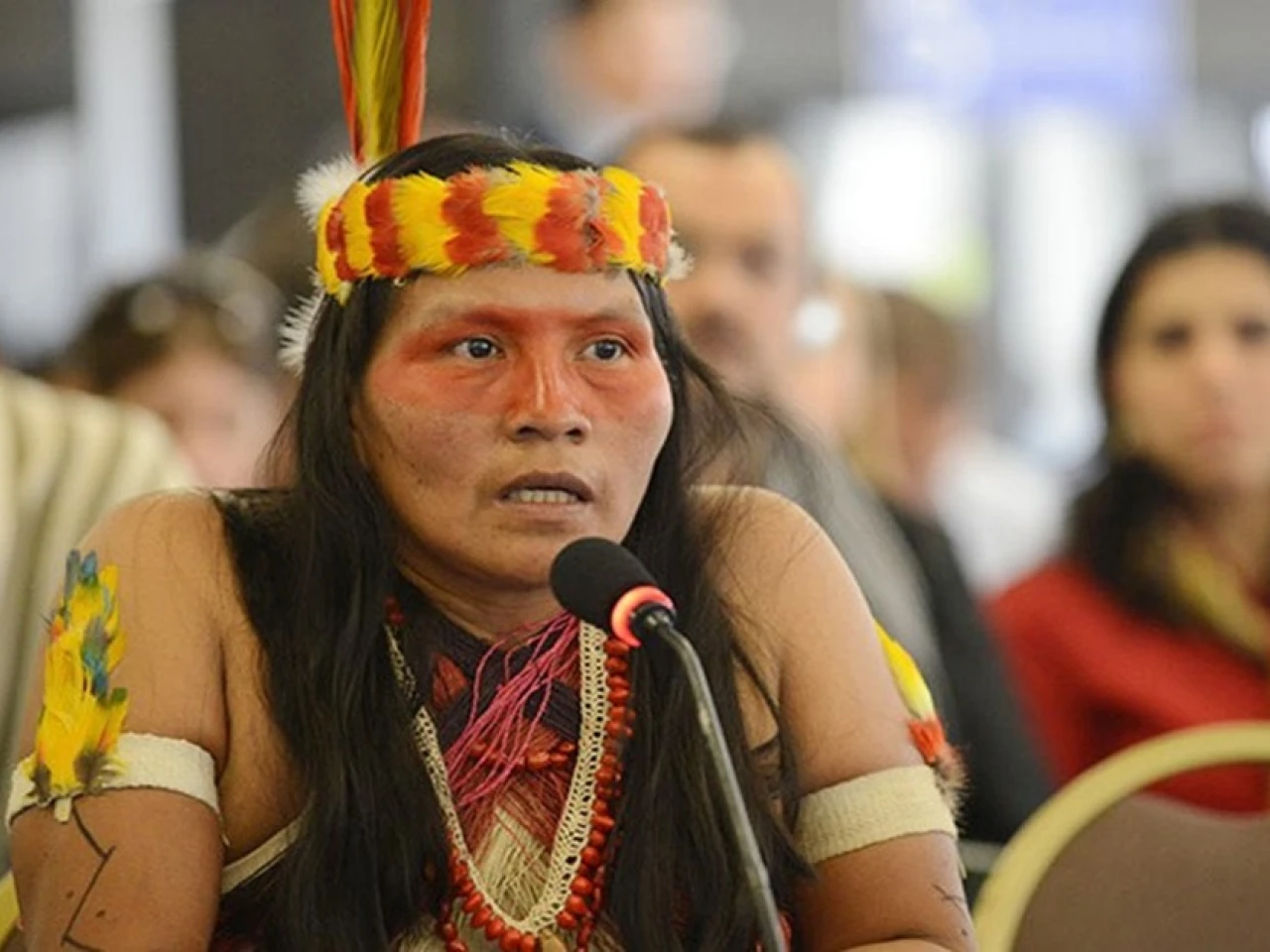 Dirigente waorani increpó al viceministro de Ambiente en la Asamblea