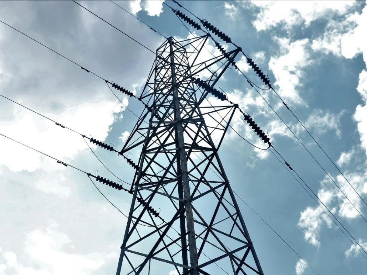 Suspensión eléctrica de Colombia cuesta hasta $ 2 millones diarios a Ecuador