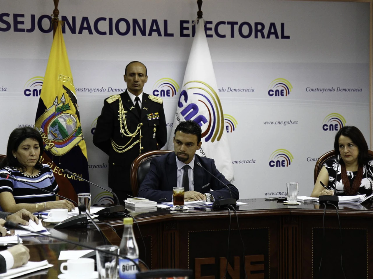 'El Ecuador no tiene presidente electo, hay que obligar al CNE a realizar el escrutinio' 