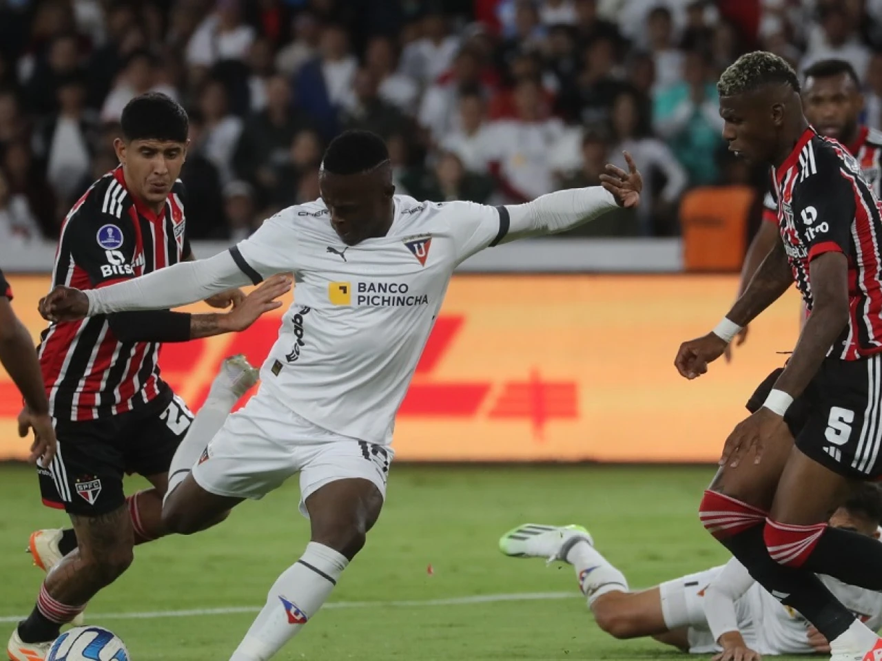 Liga toma la delantera ante Sao Paulo en la Sudamericana