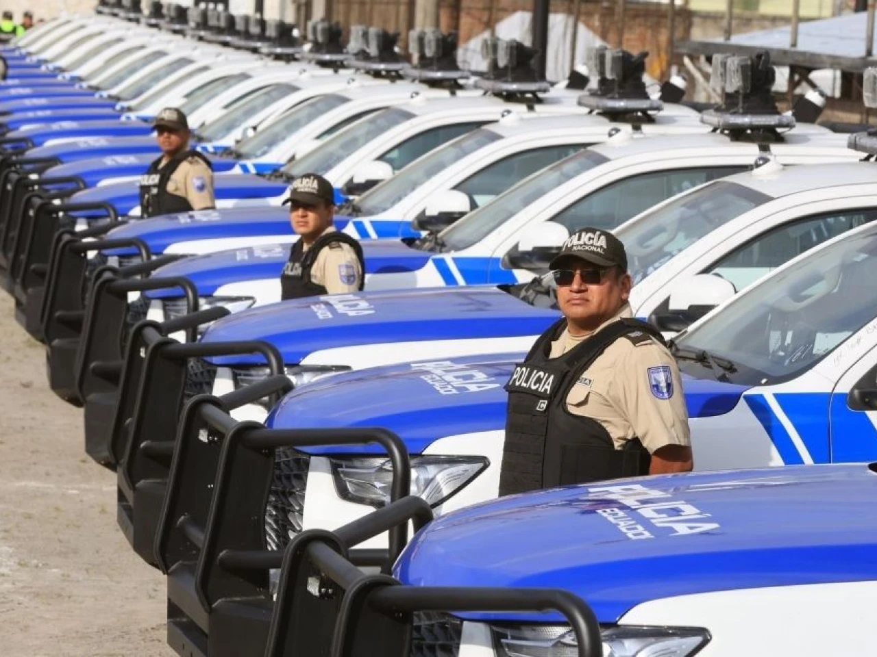 Policía recibe 190 vehículos con apoyo del sector privado