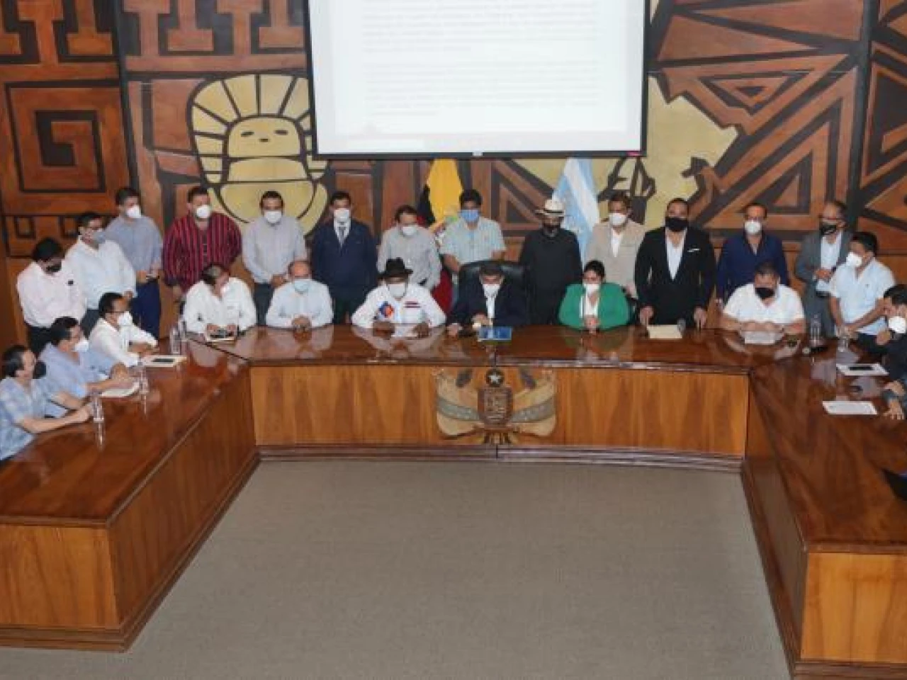 Alcaldes de 51 cantones advierten al Gobierno con el cierre de carreteras