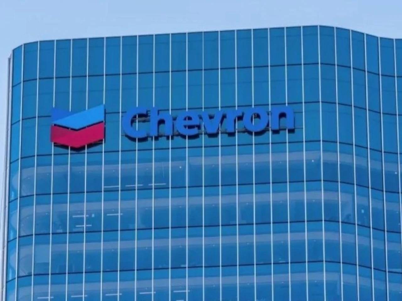 Chevron obtiene licencia clave en nueva ronda petrolera en Libia