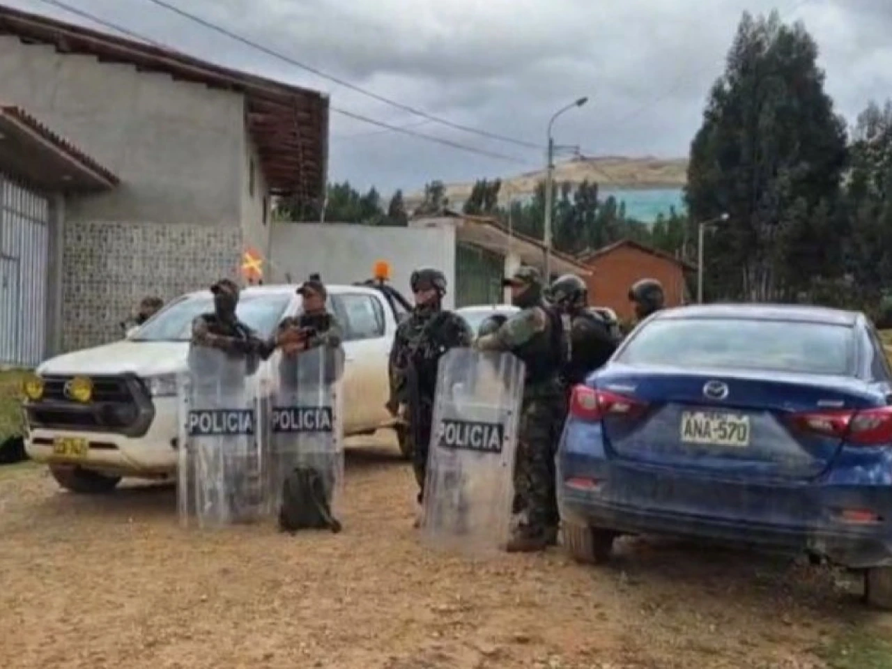Destruyen socavones e incauta 2.000 cartuchos de dinamita en operativo contra la minería ilegal