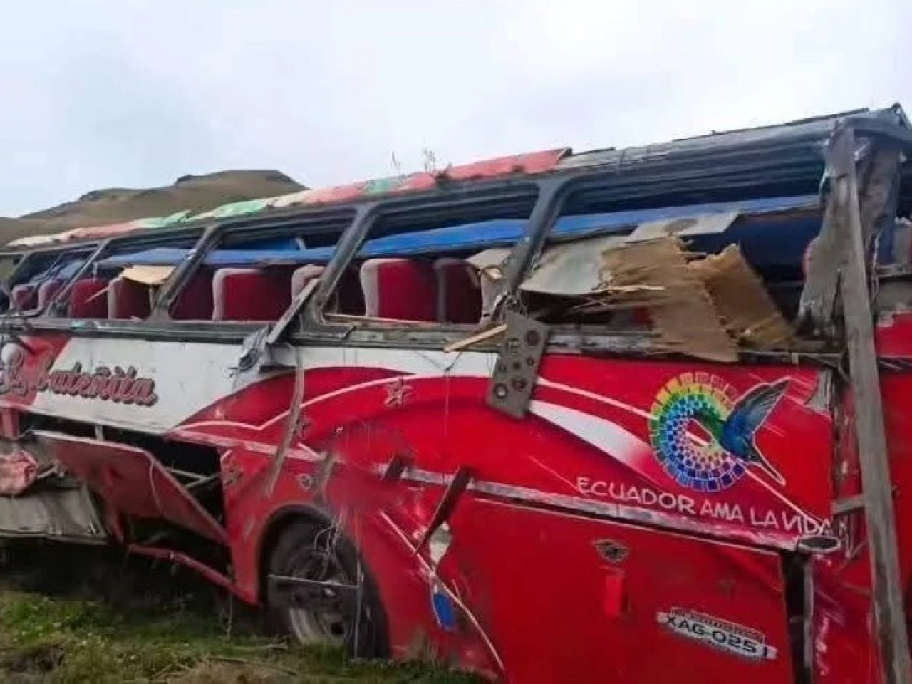 Bolívar: Autobús cayó por una ladera y dejó 13 muertos