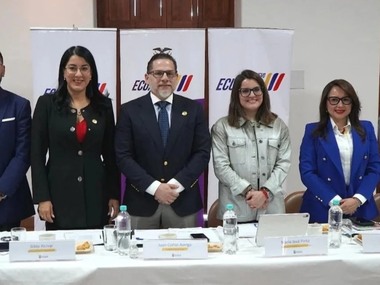 Gobierno anuncia intervención en hospitales públicos y cambios en autoridades por presuntas irregularidades