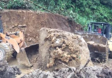 Deslizamientos de rocas afectan la vía Baños-Puyo