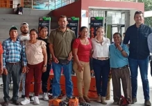 Orellana: Productores recibieron maquinaria, equipamiento y títulos